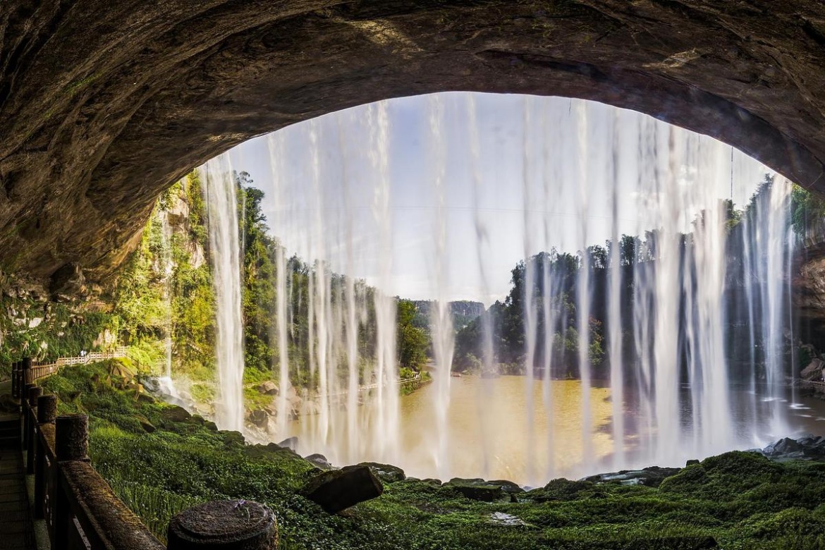 Water Curtain Cave